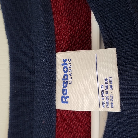 Reebok sweater - Picture 2 of 4